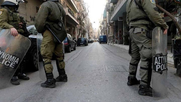 ΒΙΝΤΕΟ από την αστυνομική επιχείρηση για την εκκένωση κτιρίων που τελούν υπό κατάληψη